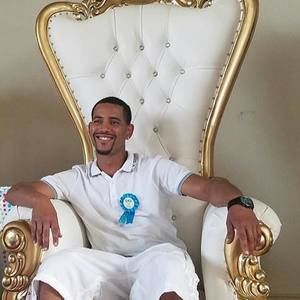 Meet your Posher, Troy